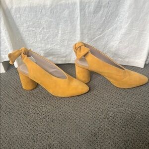 Elegant Yellow Suede Block Heel Shoes